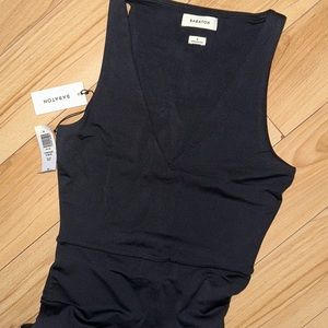 Aritzia Babaton Contour V Neck romper